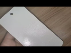 Lapisan bubuk putih berkerut untuk menutupi cacat dan ketidaksempurnaan